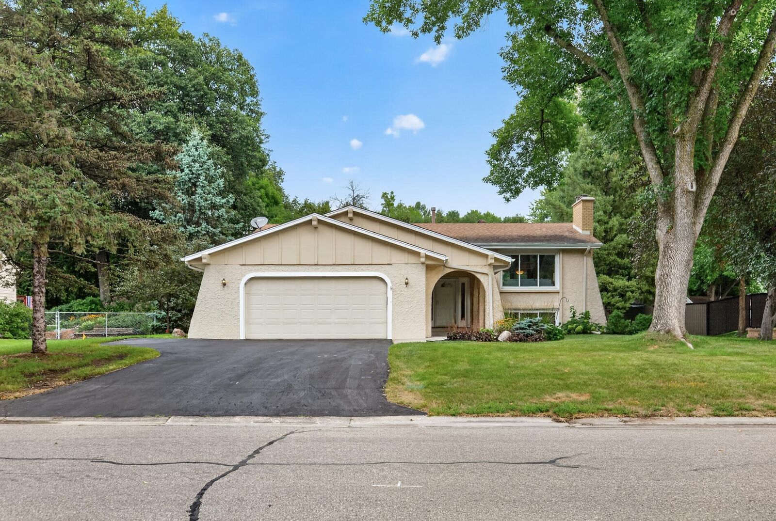 Property Photo: 18420 33rd Avenue N MN 55447