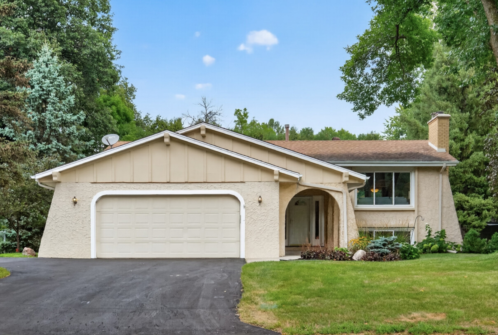 Property Photo:  18420 33rd Avenue N  MN 55447 