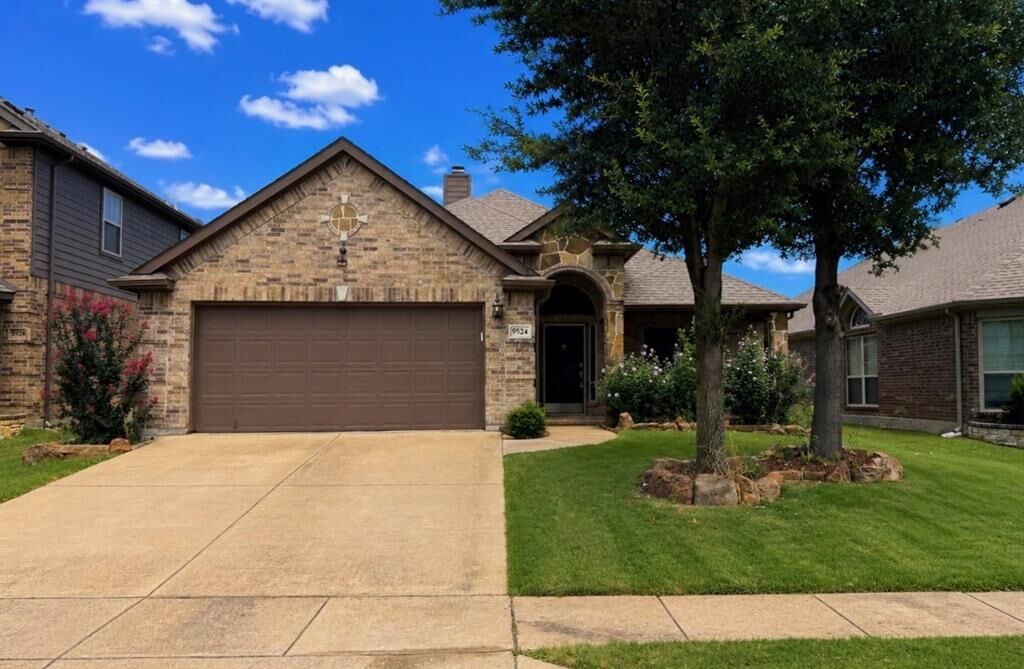 Property Photo: 9524 Brittlebrush Trail TX 76177
