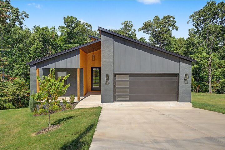 Property Photo:  19 Dumfries Lane  AR 72715 