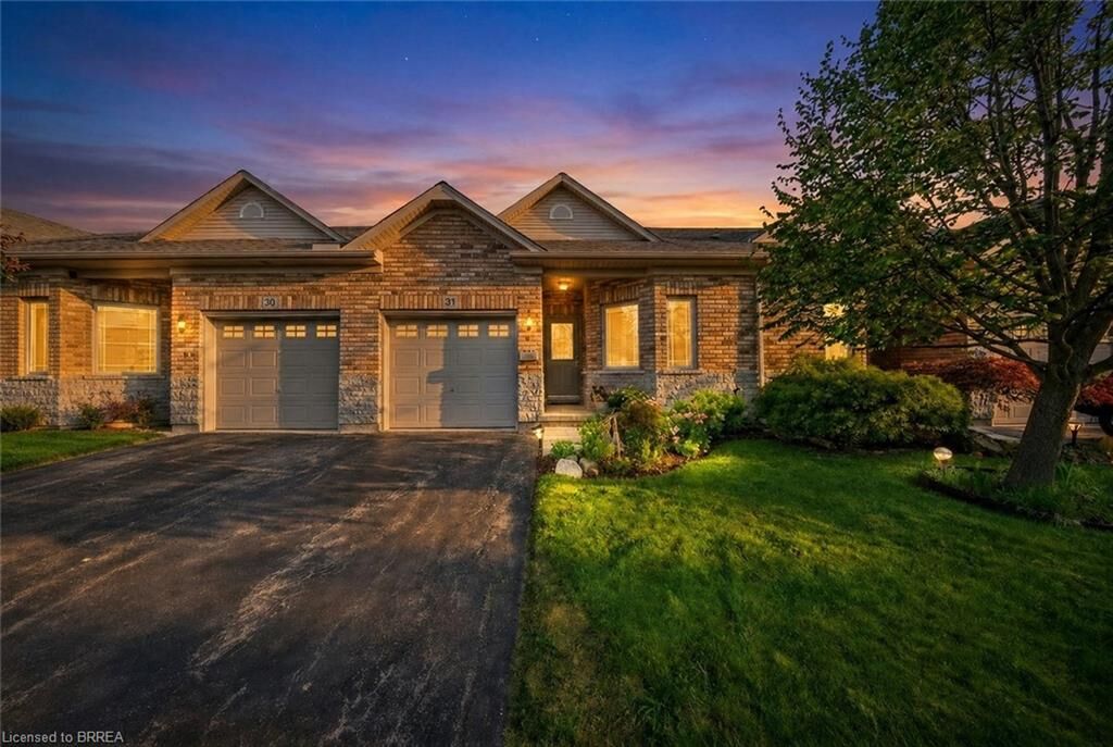 Property Photo: 10 Cobblestone Drive 35 ON N3L 4G9
