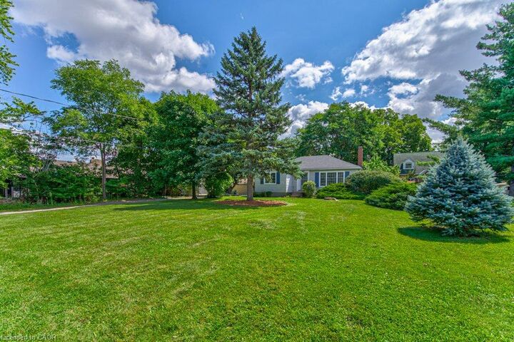 Property Photo: 321 Highland Park ON N3H 3H8