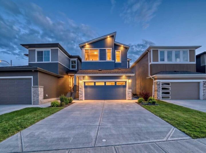 Property Photo:  374 Corner Glen Way NE  AB T3N 2P1 