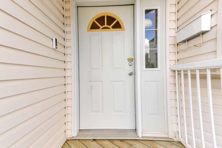 Property Photo:  102 Drummond Avenue  AB T4R 3A5 