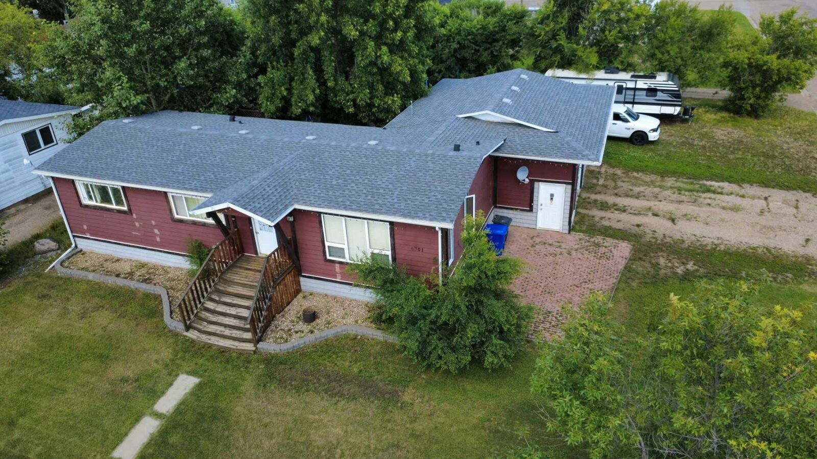Property Photo:  4701 Windsor Avenue  AB T0C 1C0 