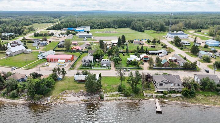Property Photo:  79 Peace River Avenue  AB T0G 1J0 