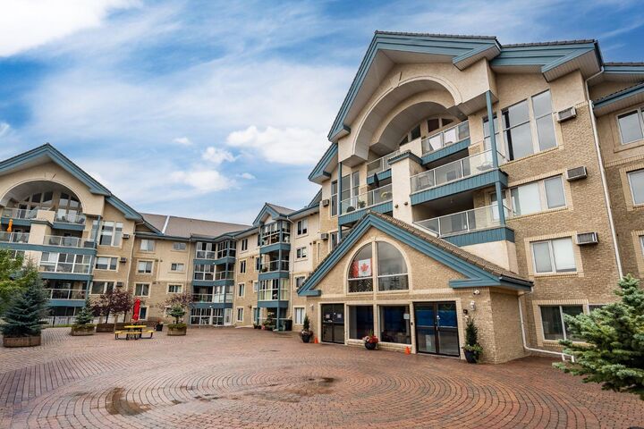 Property Photo: 7239 Sierra Morena Boulevard SW 306 AB T3H 3L7