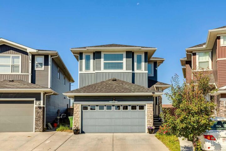 215 Redstone Heights NE — photo 1
