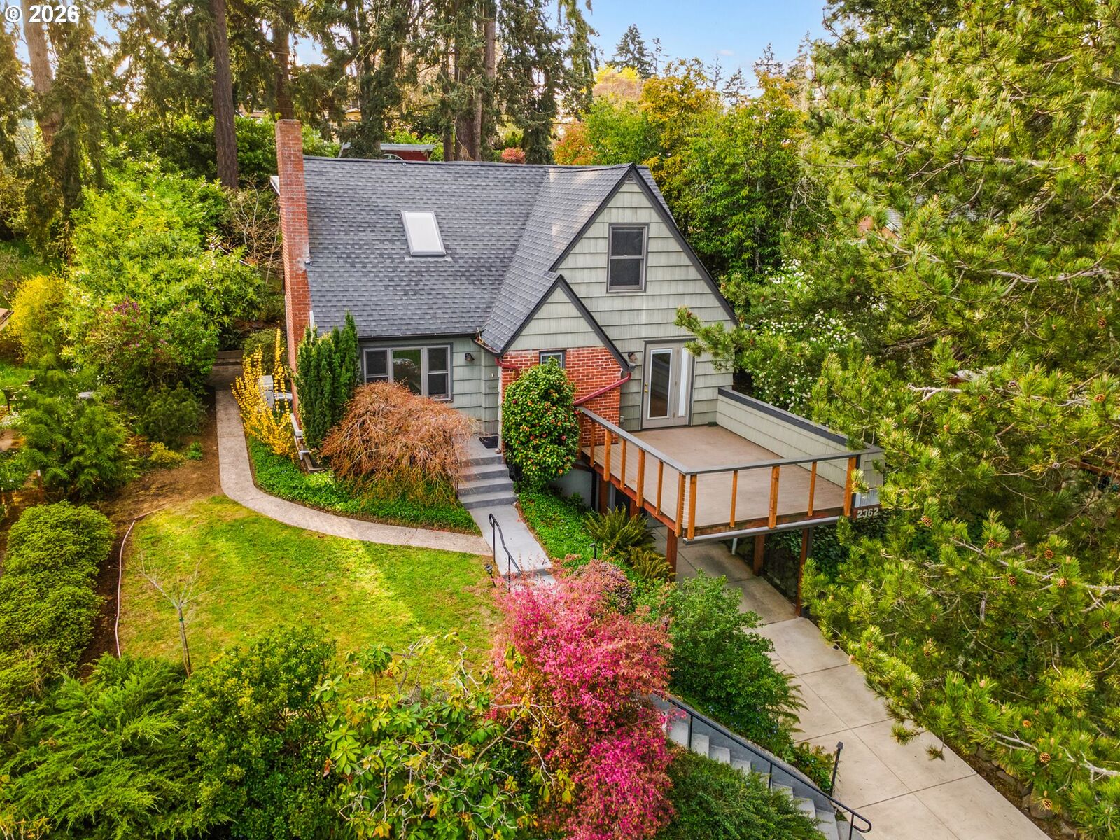 Property Photo:  2362 Charnelton St  OR 97405 