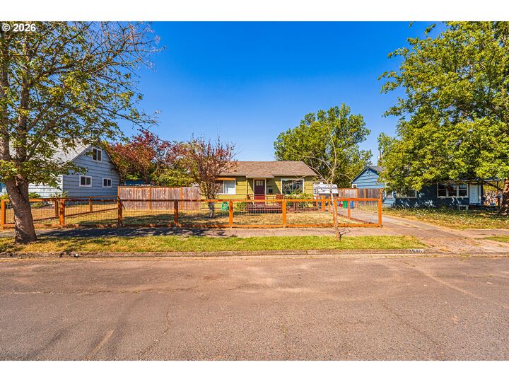 Property Photo: 1540 Wilson St OR 97402