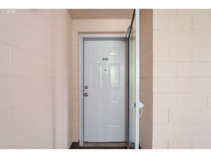 Property Photo: 6605 W Burnside St 131 OR 97210