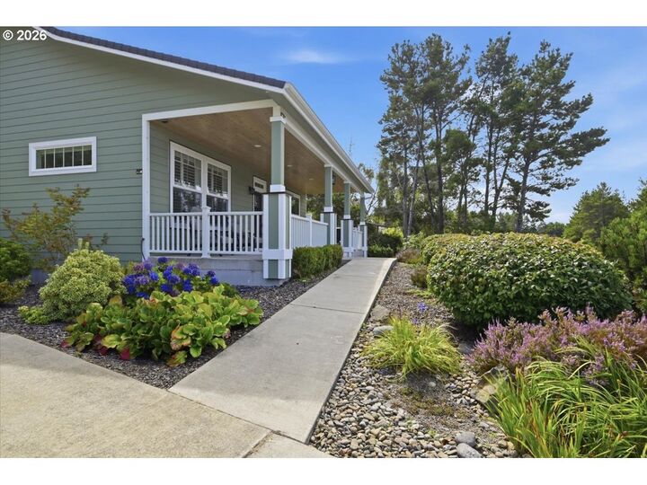 Property Photo: 119 Shoreline Dr OR 97439