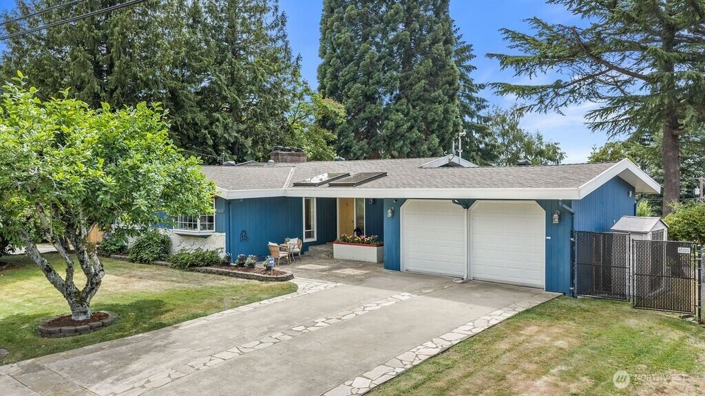 Property Photo: 5059 116th Avenue SE WA 98006