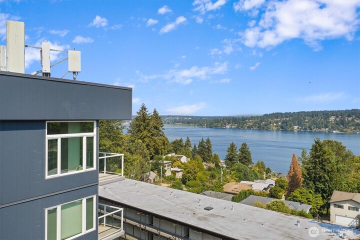 Property Photo: 15020 Bothell Way NE 605 WA 98155