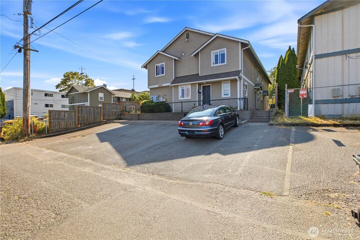 Property Photo:  1939  I Street B  WA 98405 