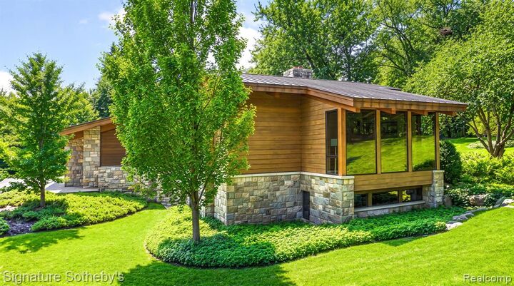 Property Photo:  5051 Beach Road  MI 48098 