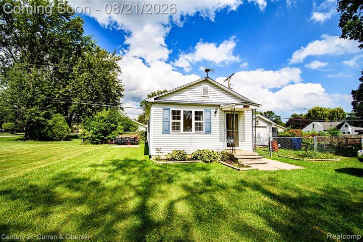 Property Photo:  3013 Lakeview Street  MI 48162 