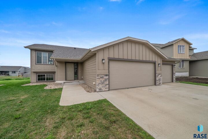 Property Photo:  701 Creekside Trl  SD 57032 