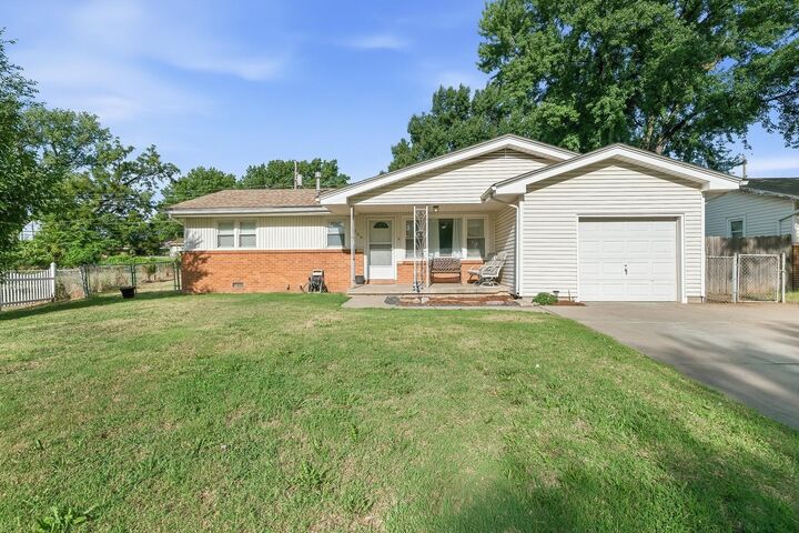 Property Photo: 1309 N Baltimore Ave KS 67037