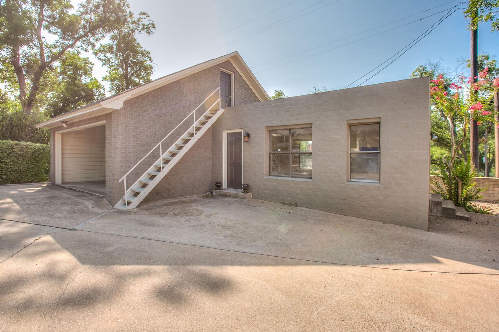 Property Photo: 421 W Concho Avenue Ste G TX 76903