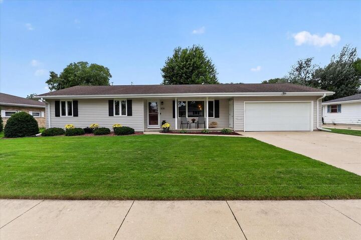 Property Photo:  1927 Hancock Lane  WI 53545 