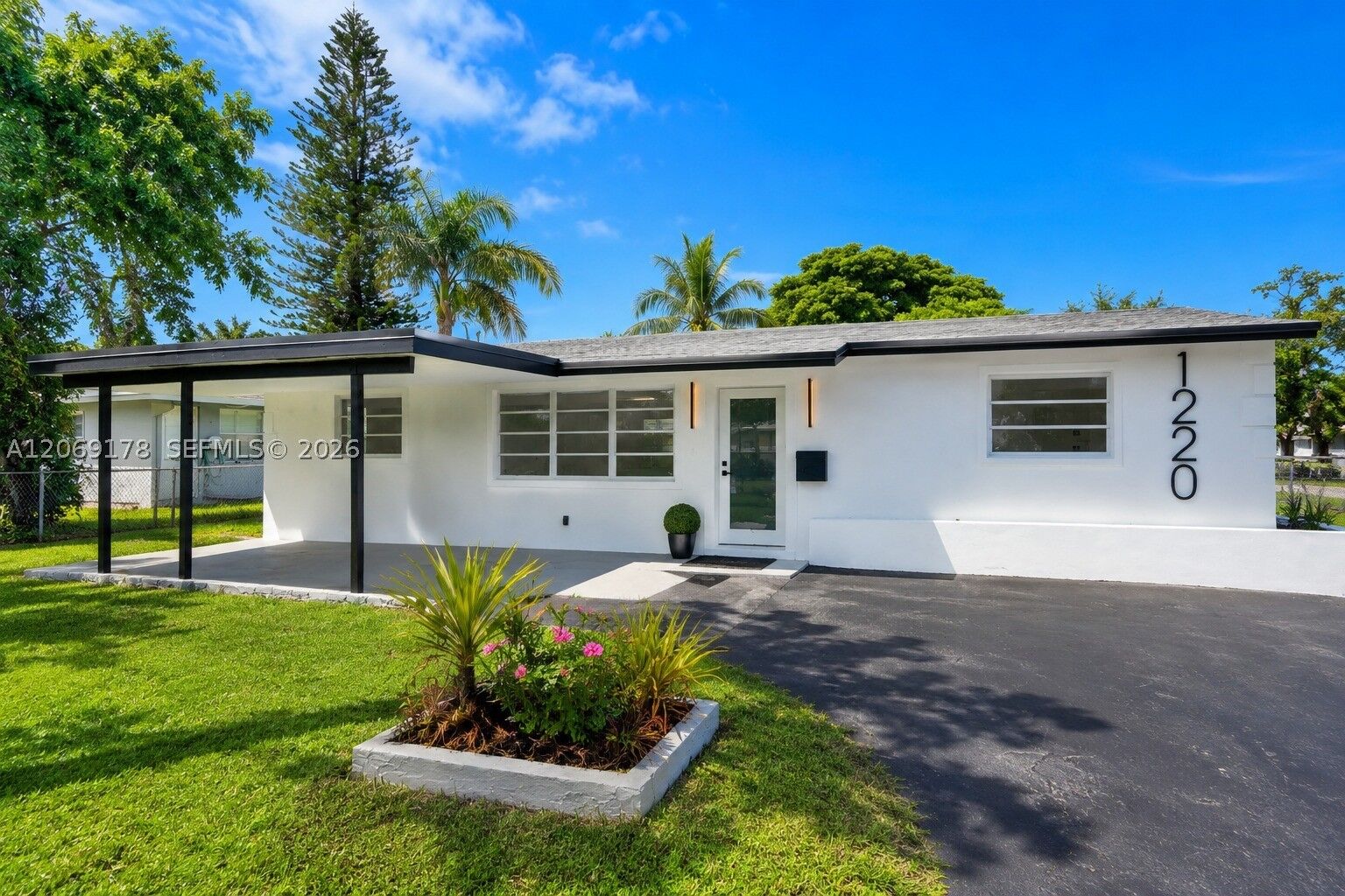 Property Photo:  1220 NE 8th St  FL 33060 