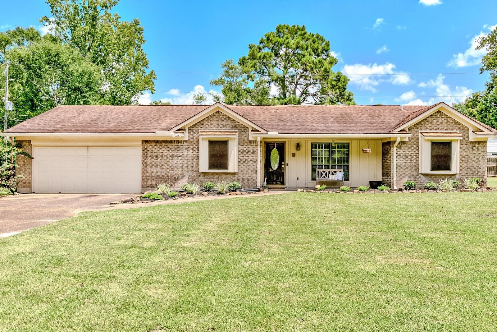 Property Photo:  10 Briarhill Ln.  TX 77657 