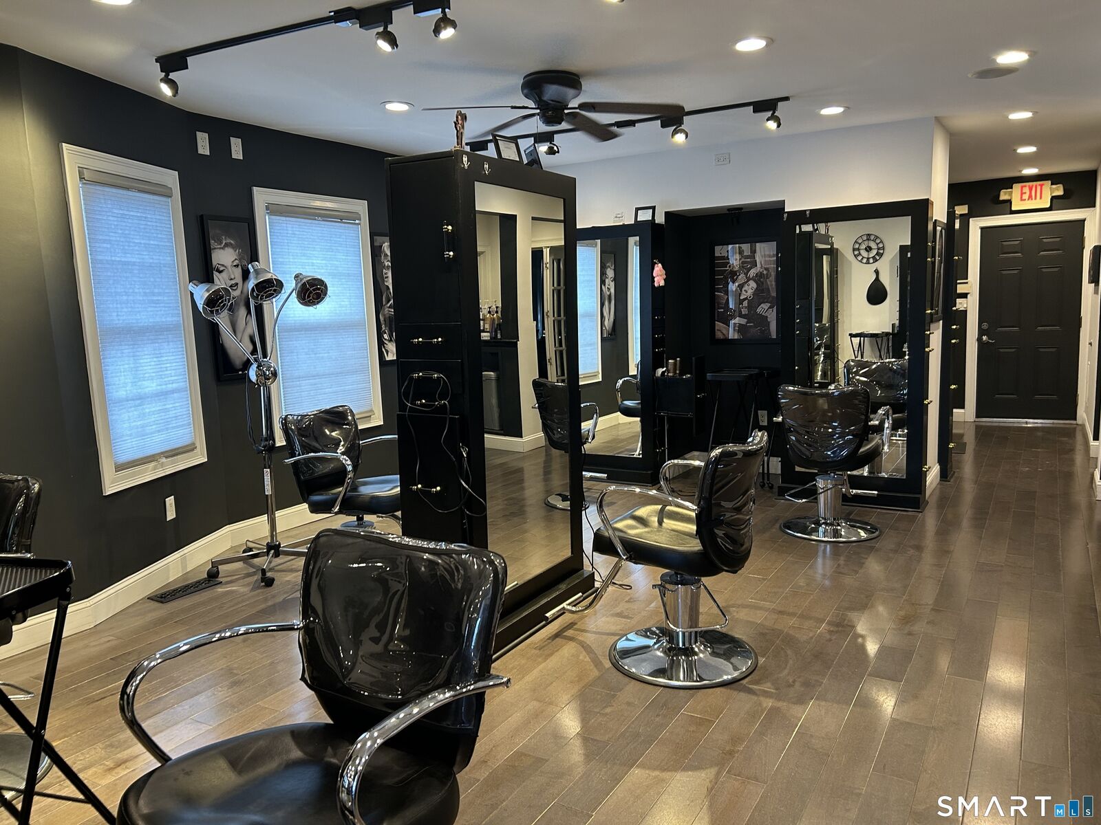 Property Photo:  