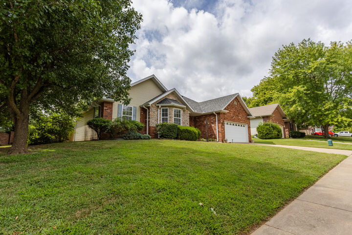 Property Photo:  2226 E Kathryn Drive  MO 65738 