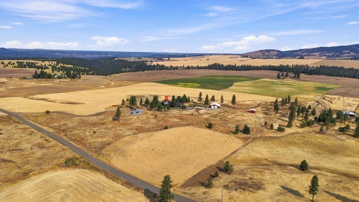 Property Photo:  7617 E Elder Rd  WA 99036 