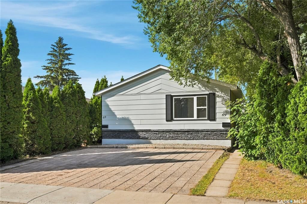 Property Photo: 69 Rita Crescent SK S7N 2L4
