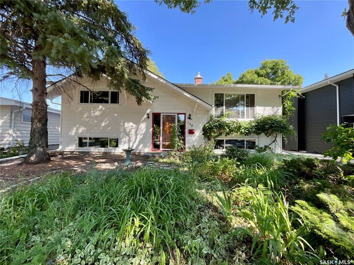 Property Photo:  130 Cameron Crescent  SK S4S 2X4 