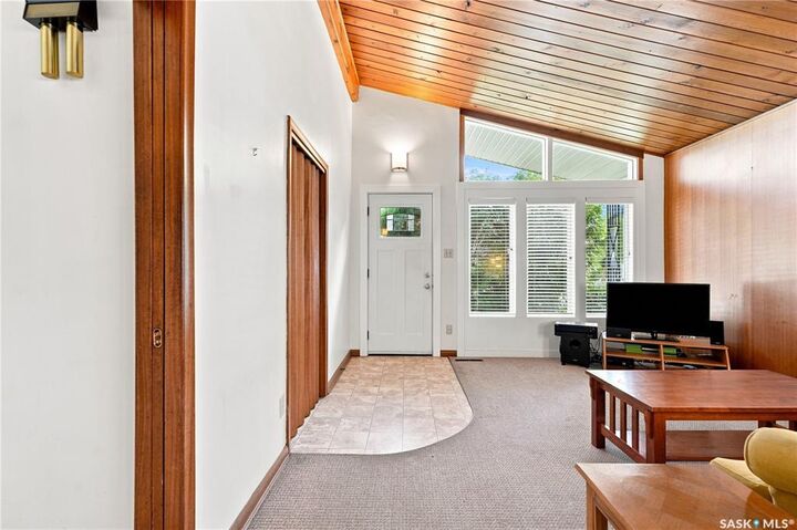Property Photo:  504 Leslie Avenue  SK S7H 2Z1 