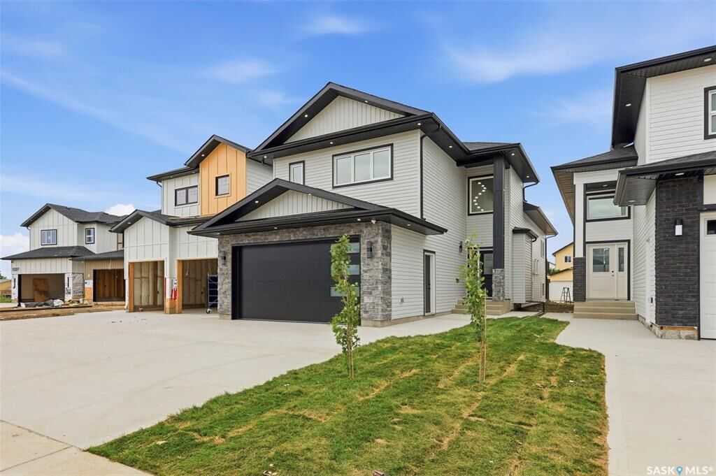 Property Photo:  1215 Nightingale Terrace  SK S7L 7R6 