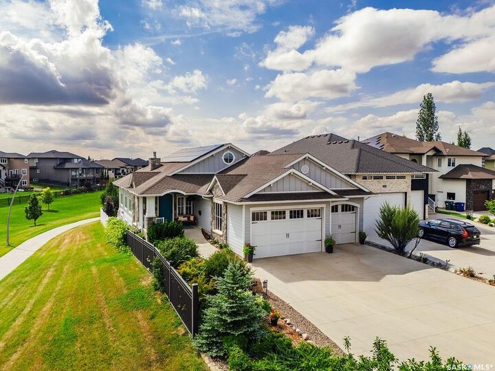 107 Mahabir Crescent — photo 1