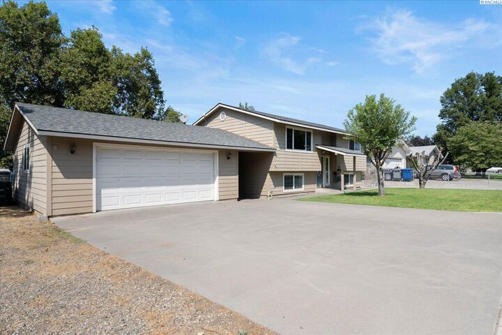 Property Photo:  1901 Pike Ave  WA 99354 