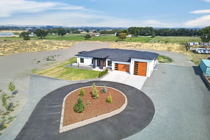 Property Photo: 194010 27th Ave WA 99337