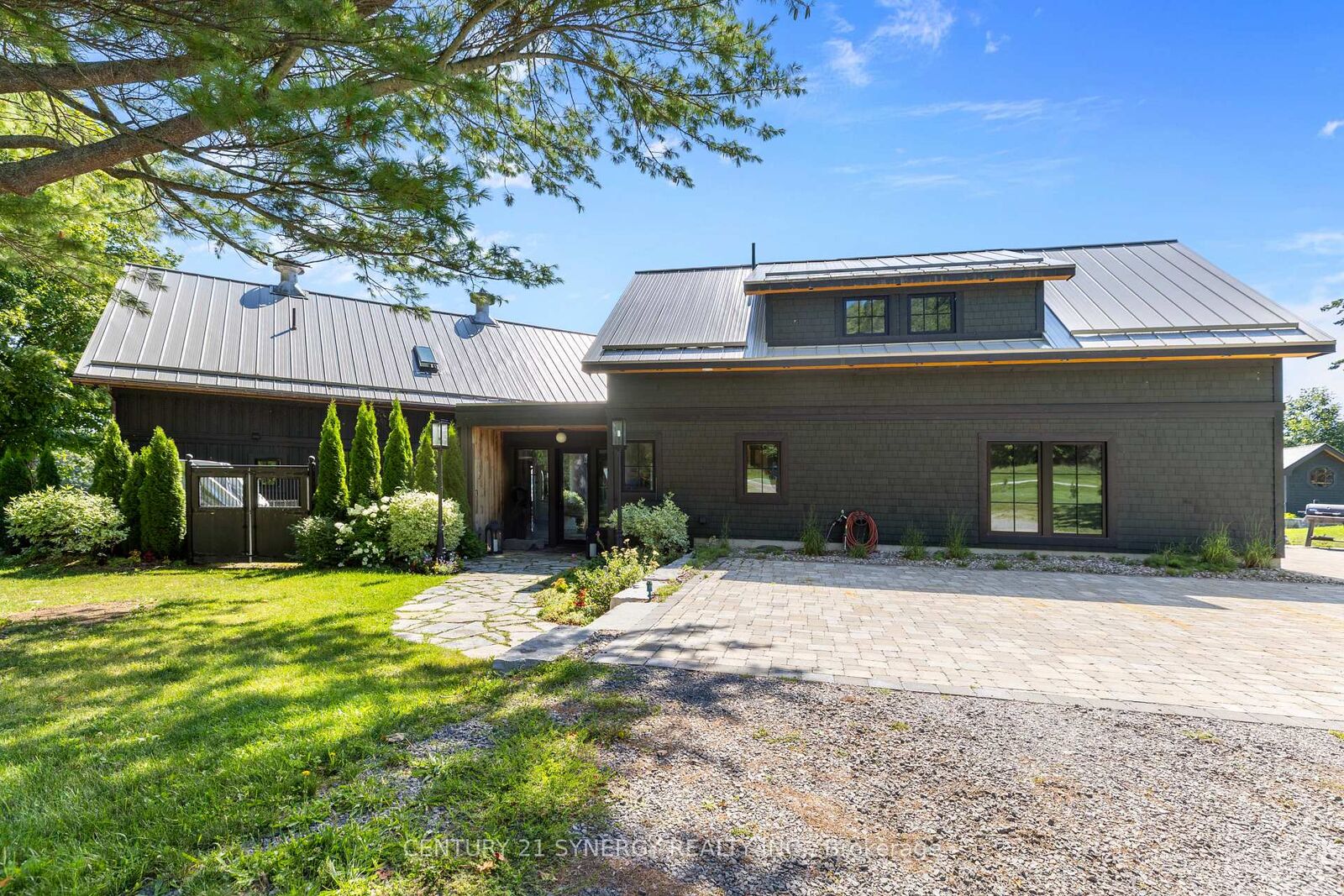 Property Photo: 4/6 Sifton Road ON K0E 1R0
