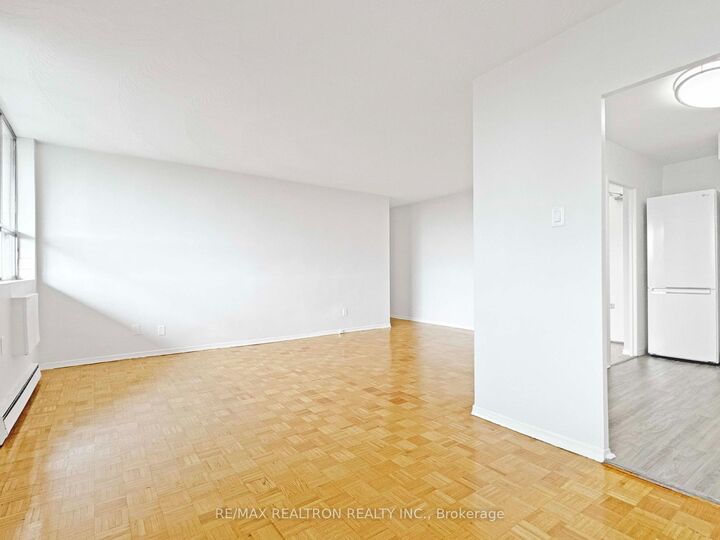 Property Photo: 525 Eglinton Avenue E 804 ON M4P 2P6