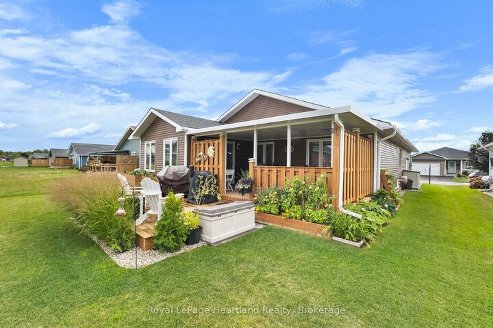 Property Photo: 8 Windward Way N ON N7A 0B2