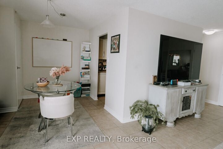 Property Photo:  858 Commissioners Road E 1207  ON N6C 5Y5 