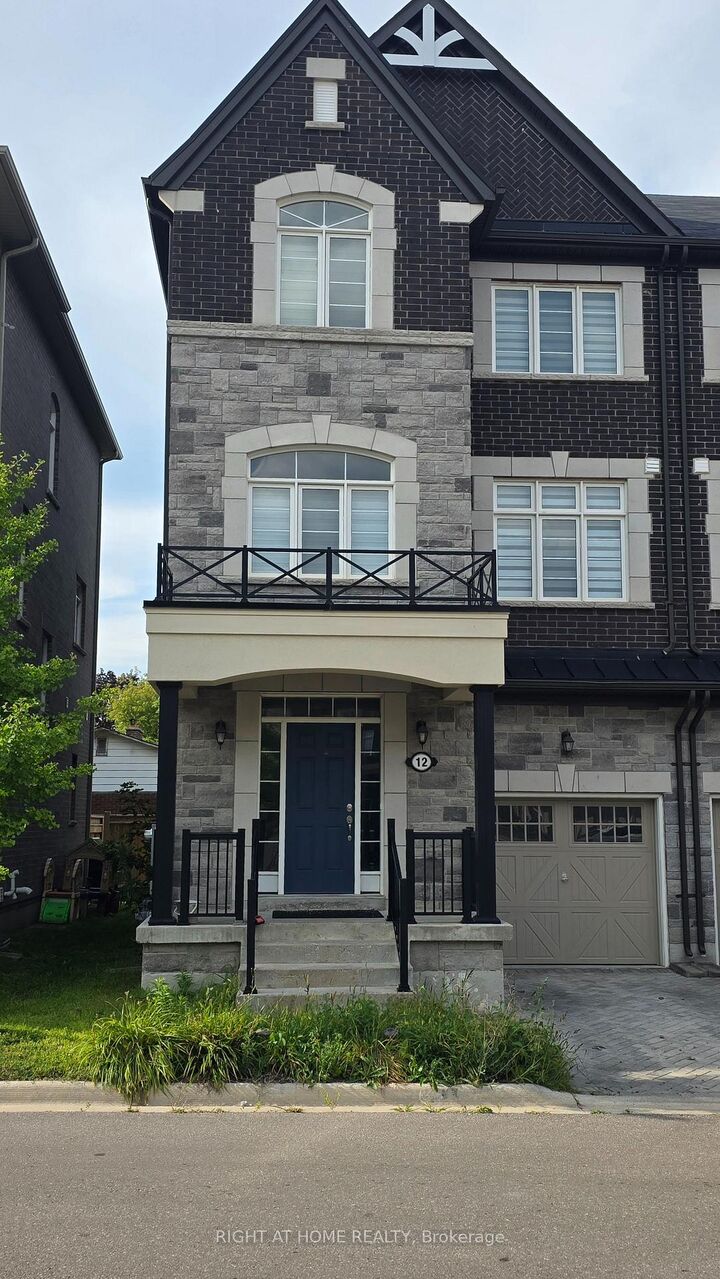 12 Globemaster Lane — photo 1
