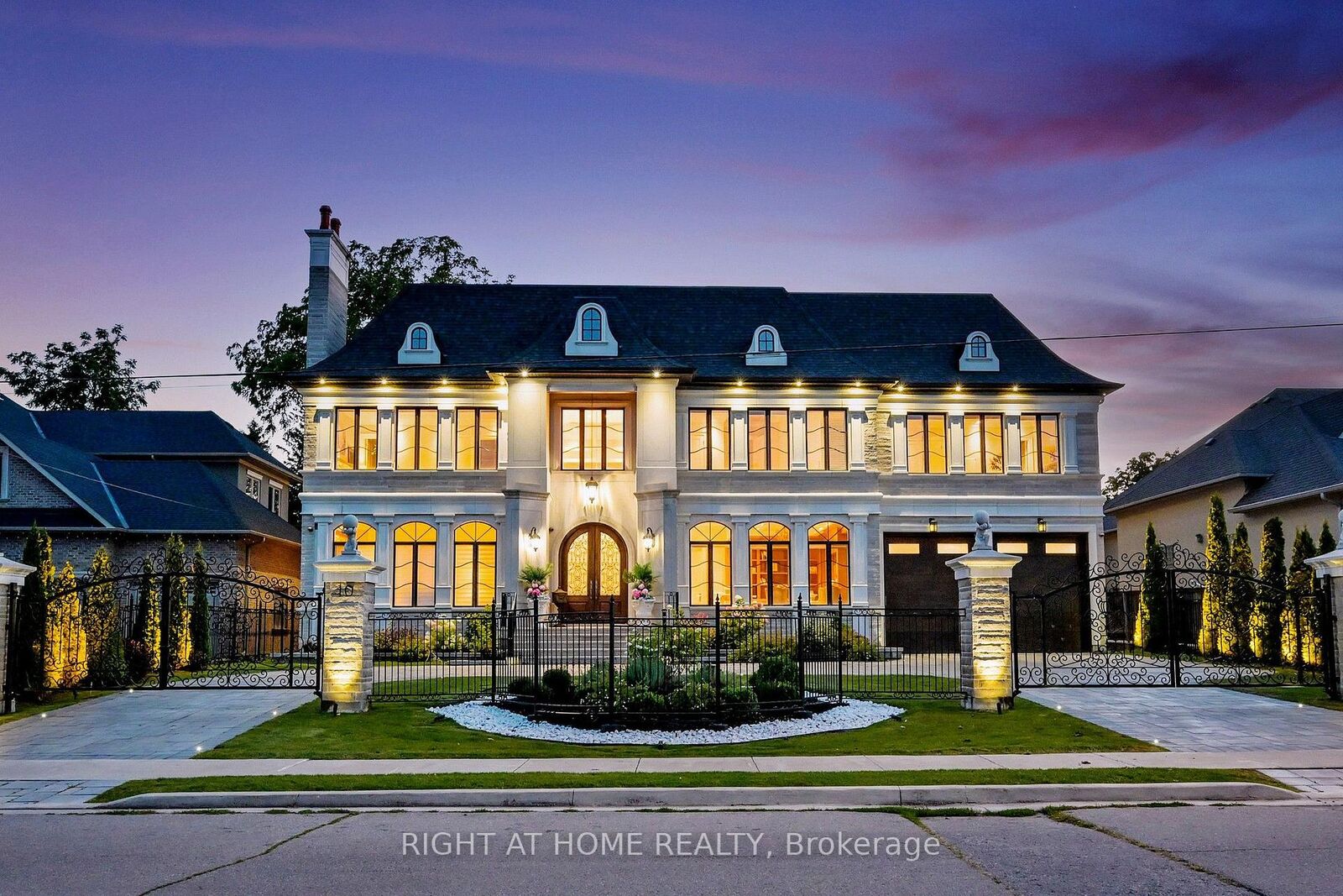 Property Photo: 10 Yongeview Avenue ON L4C 7A4