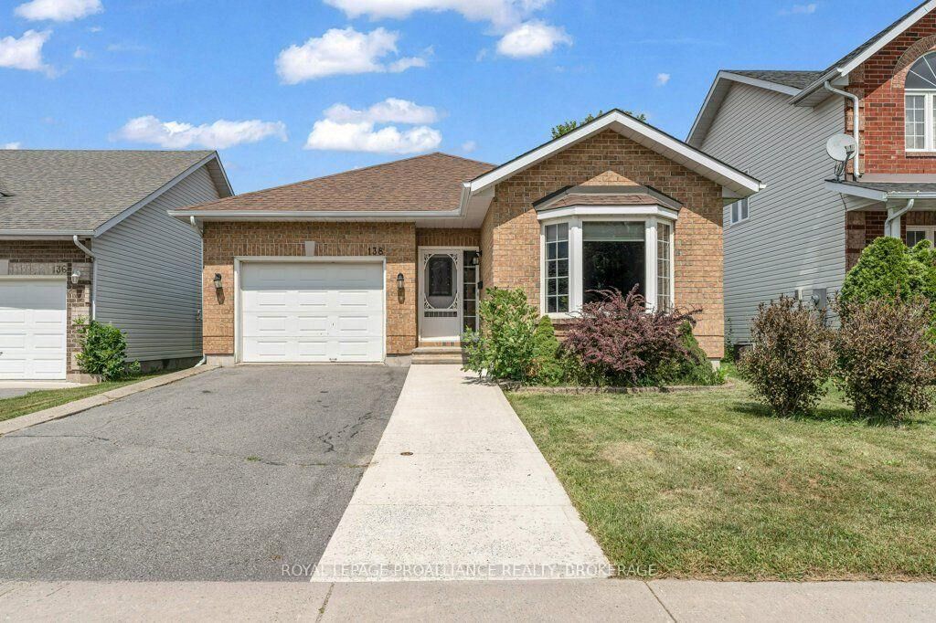 Property Photo:  138 Dalgleish Avenue  ON K7K 7E3 