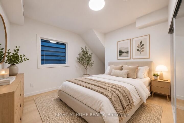 Property Photo:  367 Howland Avenue 2  ON M5R 3C1 
