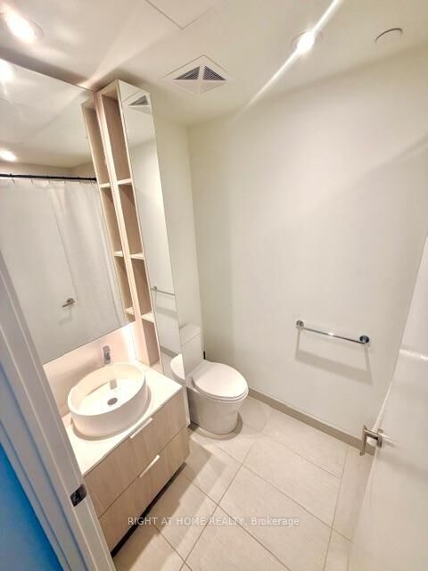 Property Photo:  28 Ann Street 1204  ON L5G 0E1 