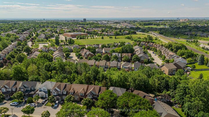 Property Photo: 5174 Ravine Crescent ON L7L 6N2