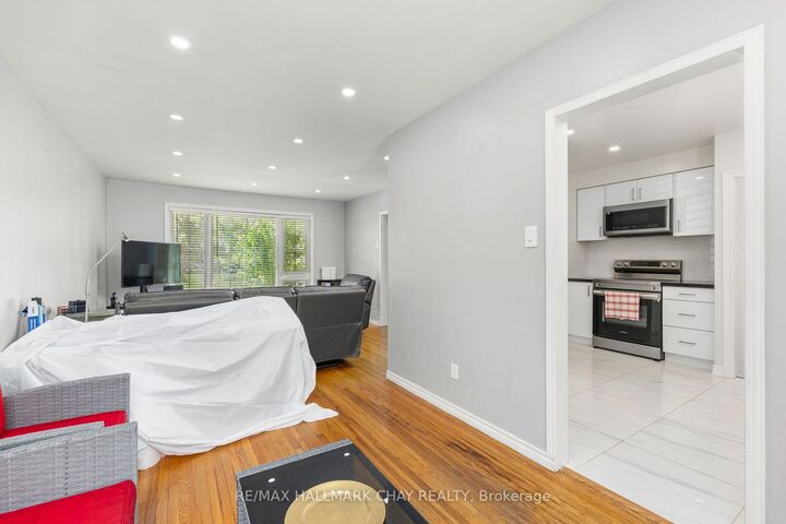 Property Photo: 41 Aberdeen Crescent ON L6T 2P8