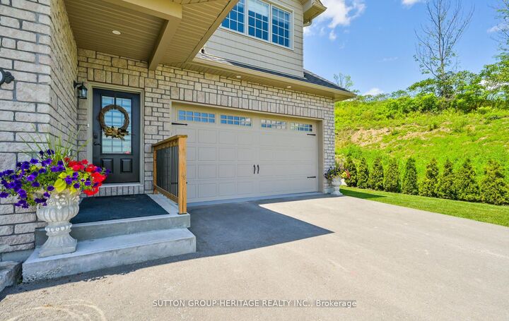 Property Photo: 124 Orchard Way ON K0K 3K0