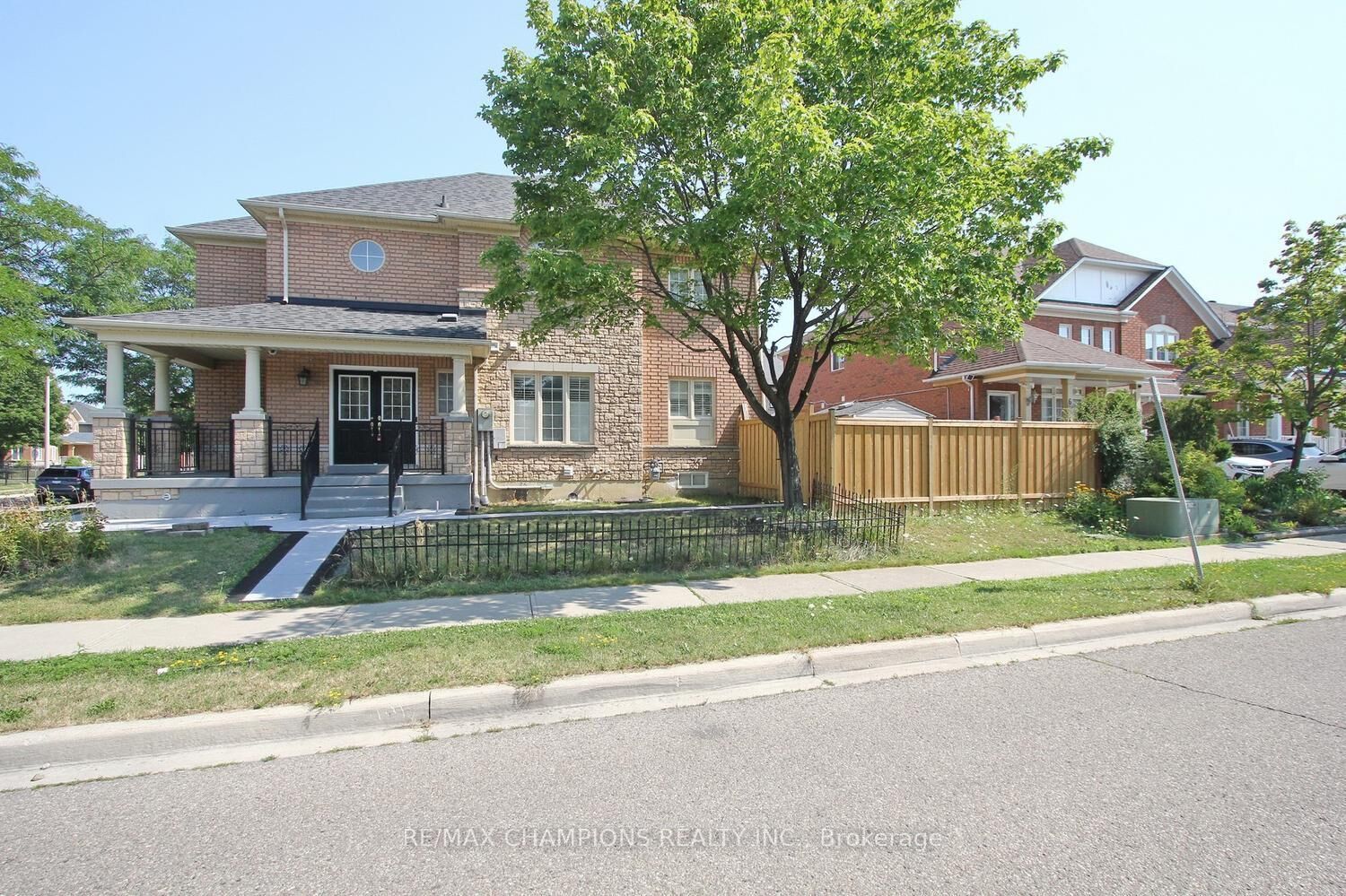 Property Photo: 28 Egypt Drive ON L6R 2W3